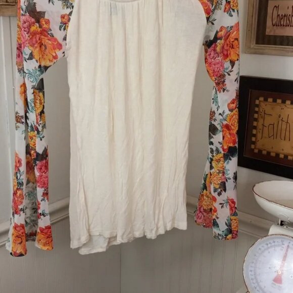 Rue 21 floral print boho bell sleeve blouse size small - Picture 4 of 7